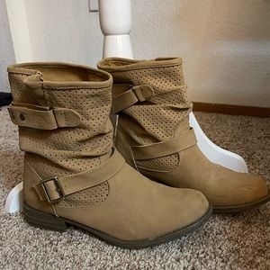 Sketchers Camel Color Mid Calf Boot